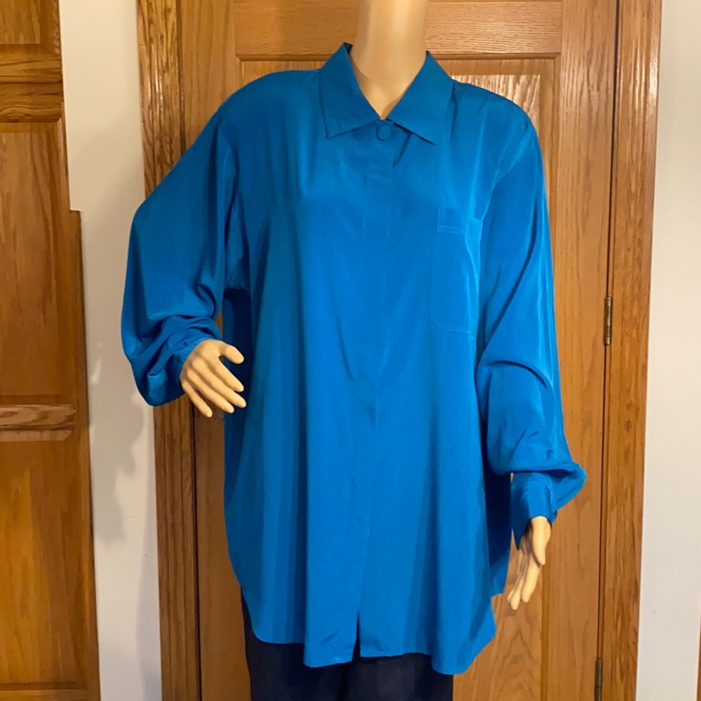 Christie & Jill beautiful turquoise blouse with figure flattering draping.    2X